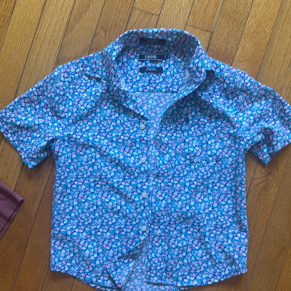 IZOD Boys Button Down Shirt  Floral design, stretch fabric Size 8